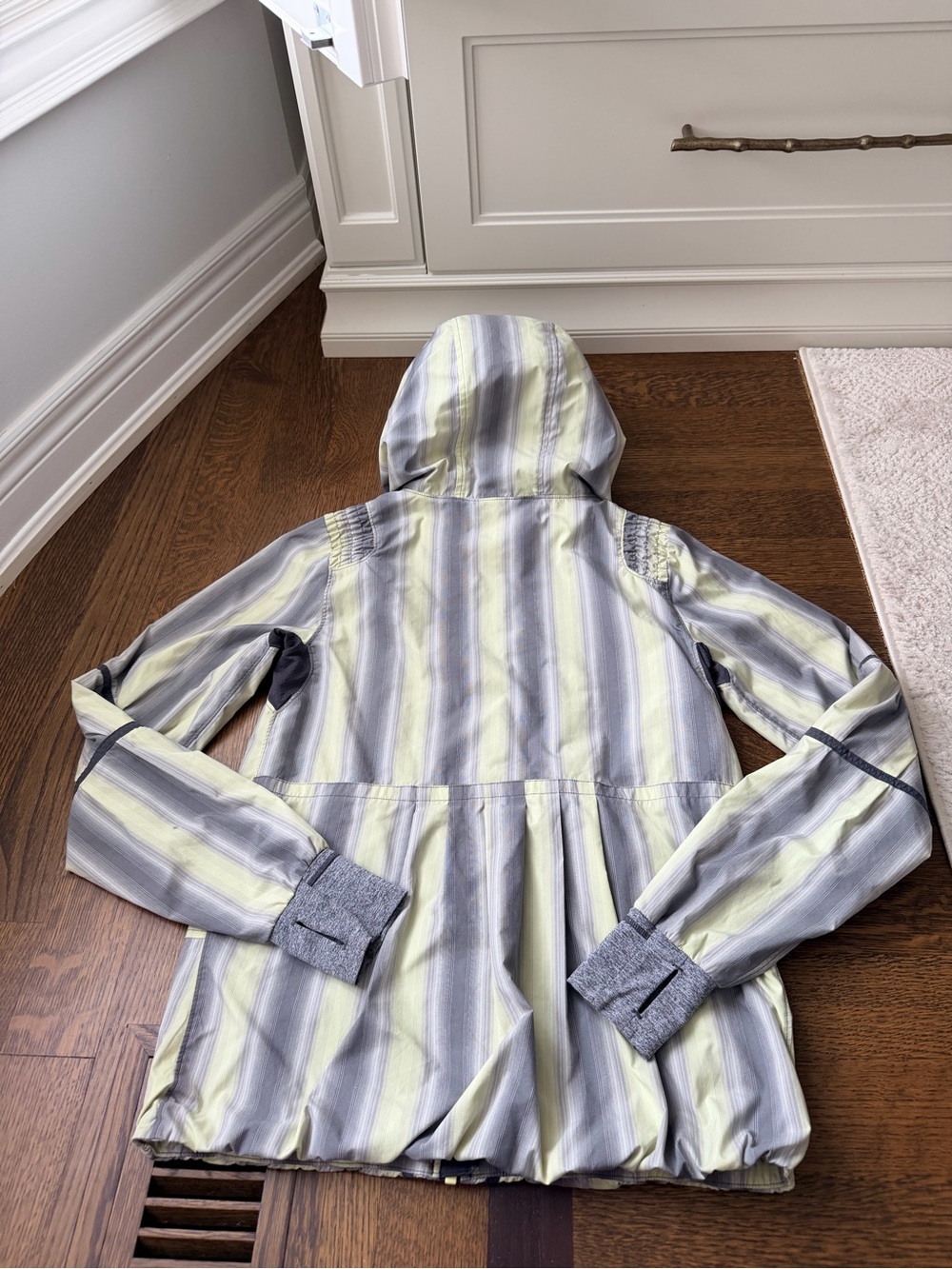 Vintage LULULEMON Run Reflection Track & Field Citron Ombré Stripes Jacket SZ 8 - Picture 4 of 16